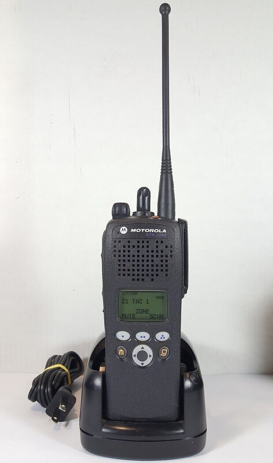 Motorola XTS2500 II UHF 380-470mhz Digital Radio H46QDF9PW6BN P25 Police