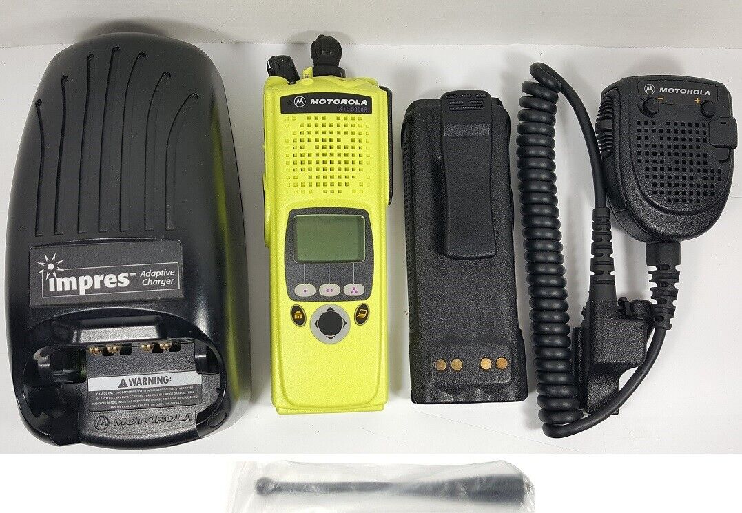 MOTOROLA XTS5000 UHF 450-520 MHz Digital P25 Police Fire EMS Radio H18SDF9PW6AN
