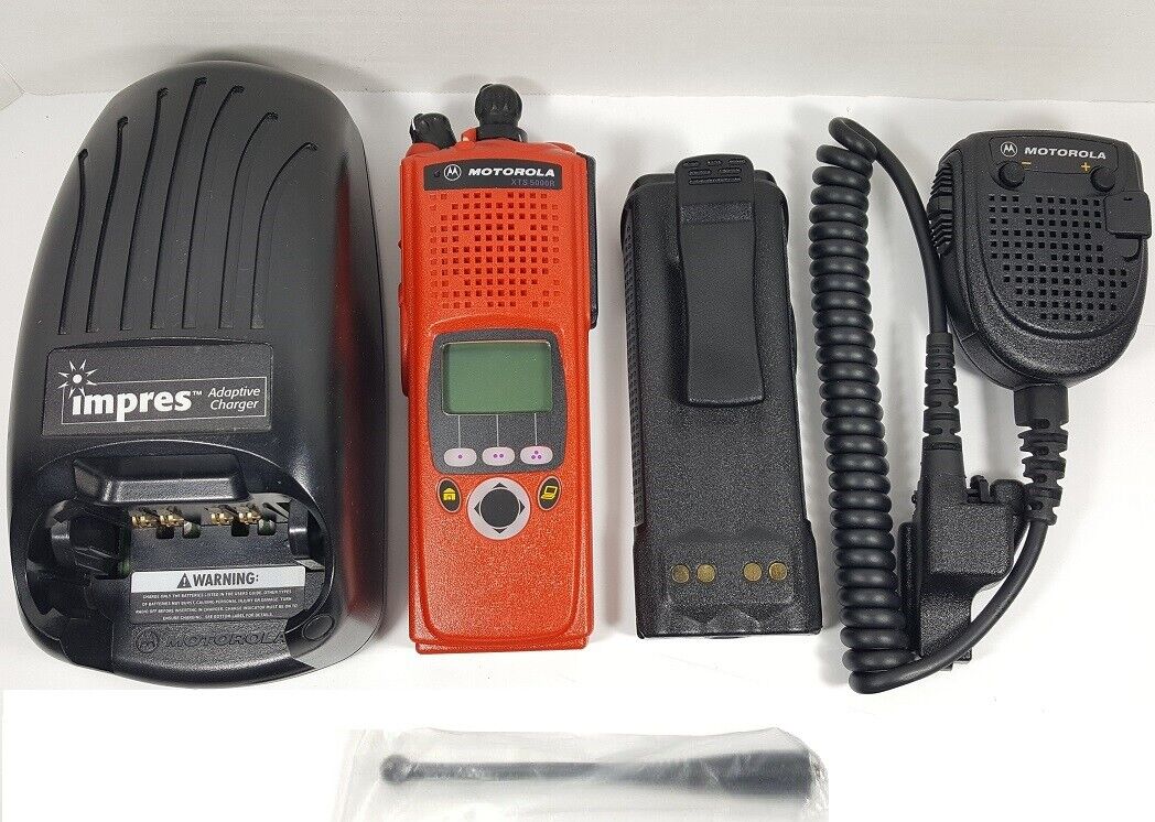 MOTOROLA XTS5000 UHF 450-520 MHz Digital P25 Police Fire EMS Radio H18SDF9PW6AN