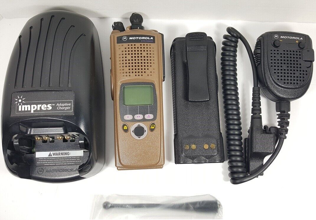MOTOROLA XTS5000 UHF 450-520 MHz Digital P25 Police Fire EMS Radio H18SDF9PW6AN
