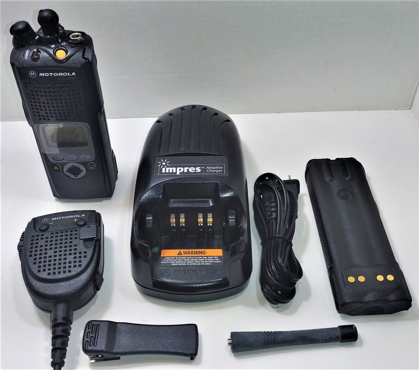 MOTOROLA XTS5000 UHF 380-470mhz P25 TWO WAY DIGITAL RADIO H18QDF9PW6AN ADP P25