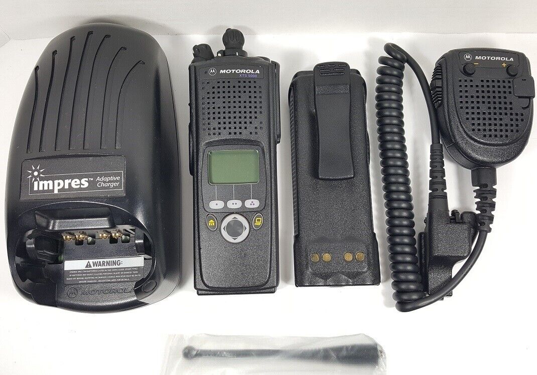 MOTOROLA XTS5000 UHF 450-520 MHz Digital P25 Police Fire EMS Radio H18SDF9PW6AN