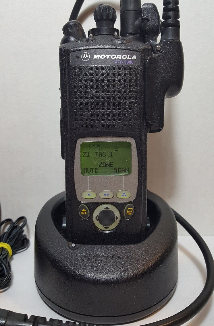 MOTOROLA XTS5000 700 800 MHz P25 Digital Police Fire EMS RADIO H18UCF9PW6AN2