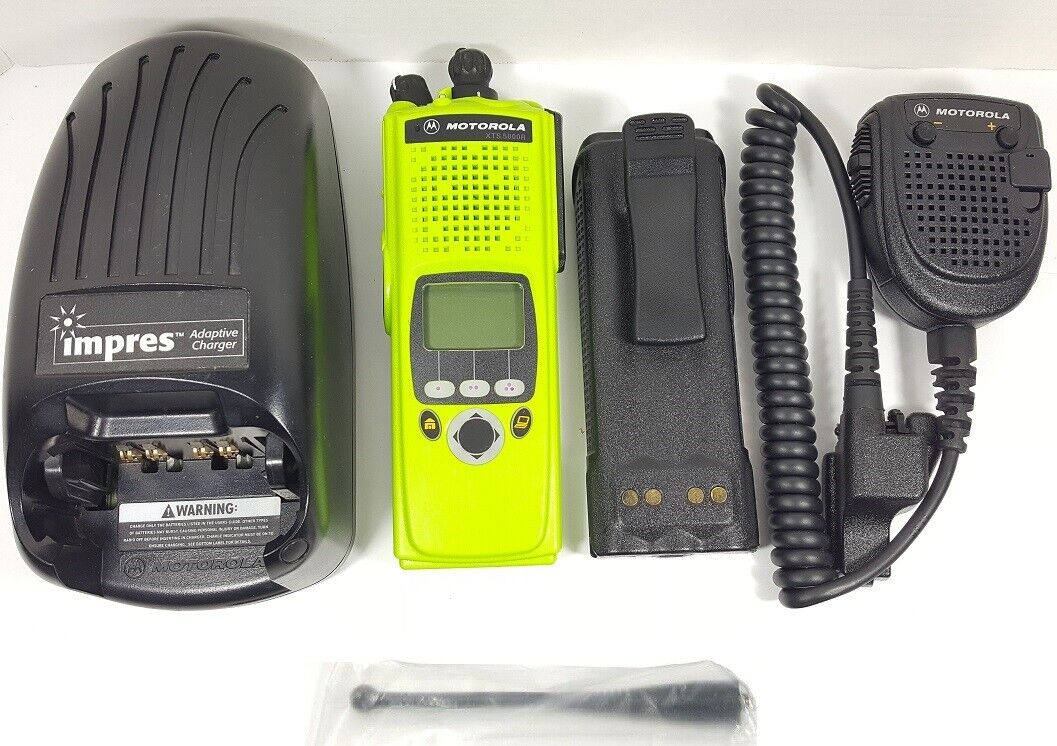 MOTOROLA XTS5000 UHF 450-520 MHz Digital P25 Police Fire EMS Radio H18SDF9PW6AN