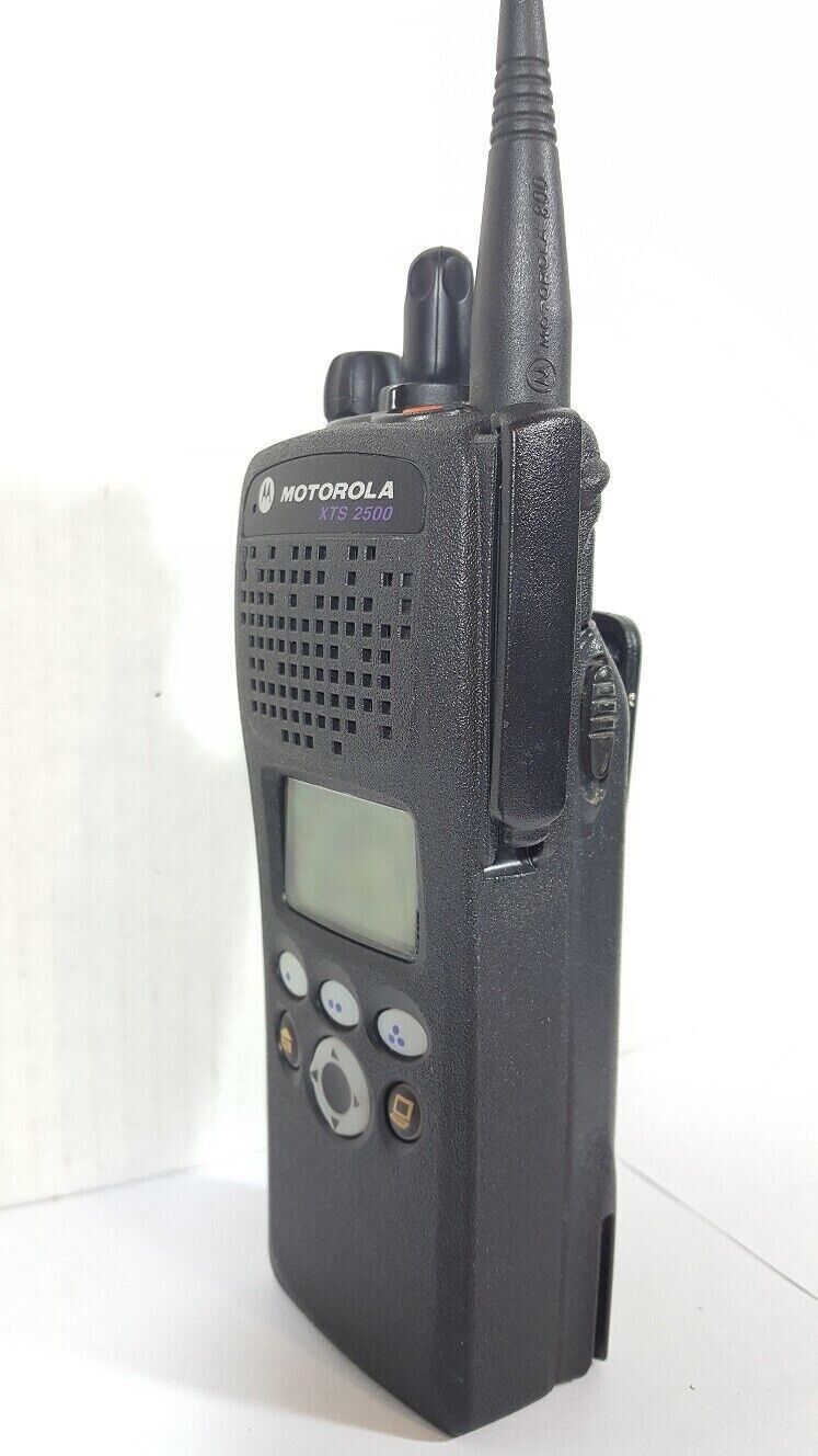 Motorola XTS2500 II UHF 380-470mhz Digital Radio H46QDF9PW6BN P25 Police