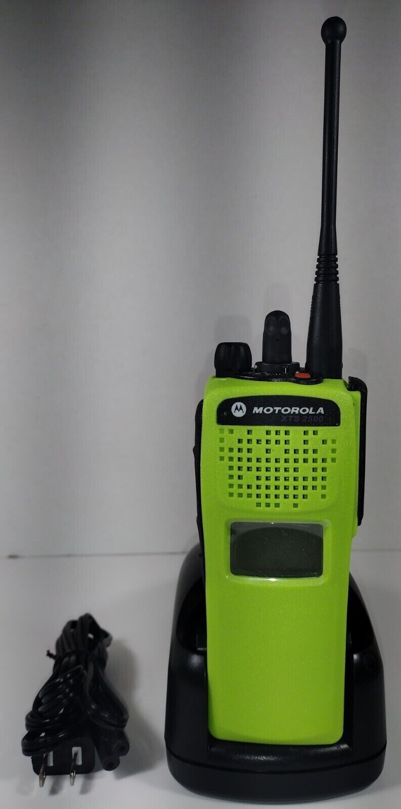MOTOROLA XTS2500 1.5 UHF 380-470 MHz P25 DIGITAL TWO WAY Radio H46QDD9PW5BN ADP6