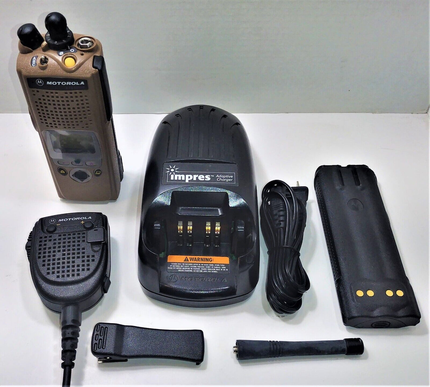 MOTOROLA XTS5000 UHF 380-470mhz P25 TWO WAY DIGITAL RADIO H18QDF9PW6AN ADP P25