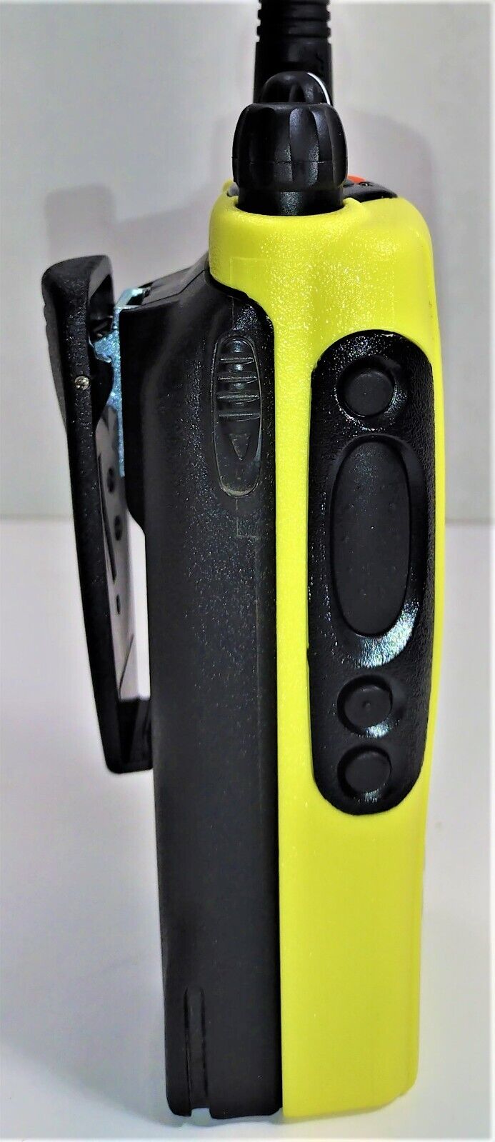 MOTOROLA HT1250 Model III UHF 403-470MHz 128ch 5w Two Way Radio AAH25RDH9AA6AN
