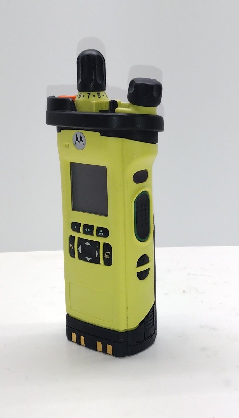 MOTOROLA APX6000XE 700/800 MHZ DIGITAL TWO WAY RADIO P25 TDMA H98UCF9PW6AN ADP
