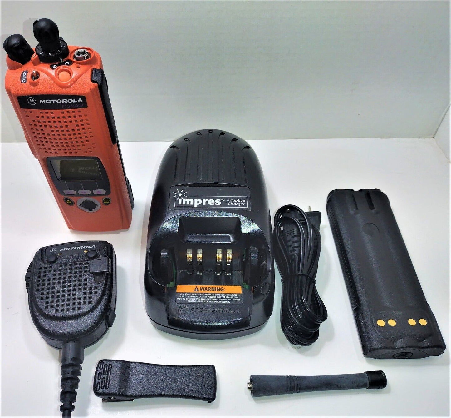 MOTOROLA XTS5000 UHF 380-470mhz P25 TWO WAY DIGITAL RADIO H18QDF9PW6AN ADP P25