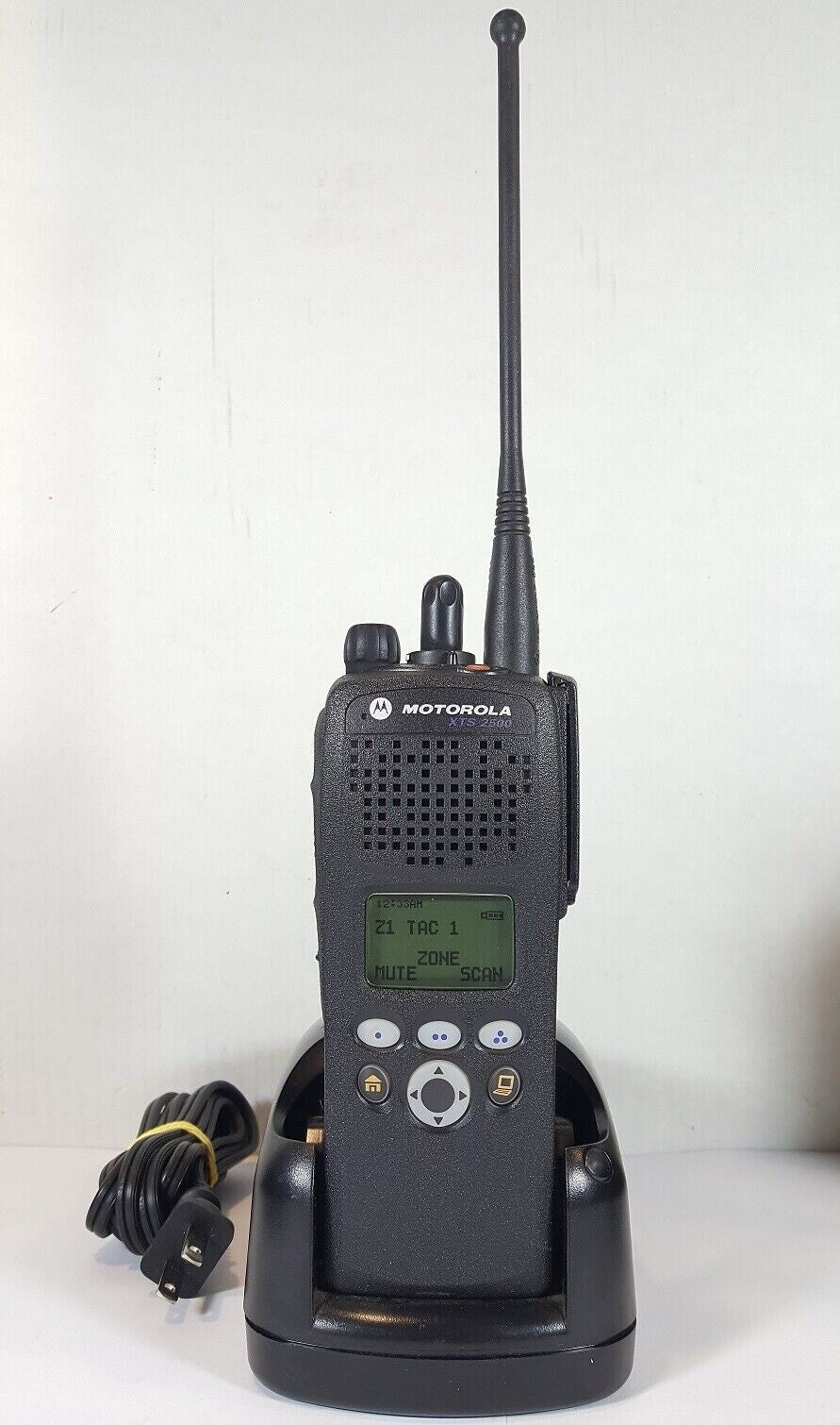 Motorola XTS2500 II UHF 380-470mhz Digital 2 Way Radio H46QDF9PW6BN P25 Police2