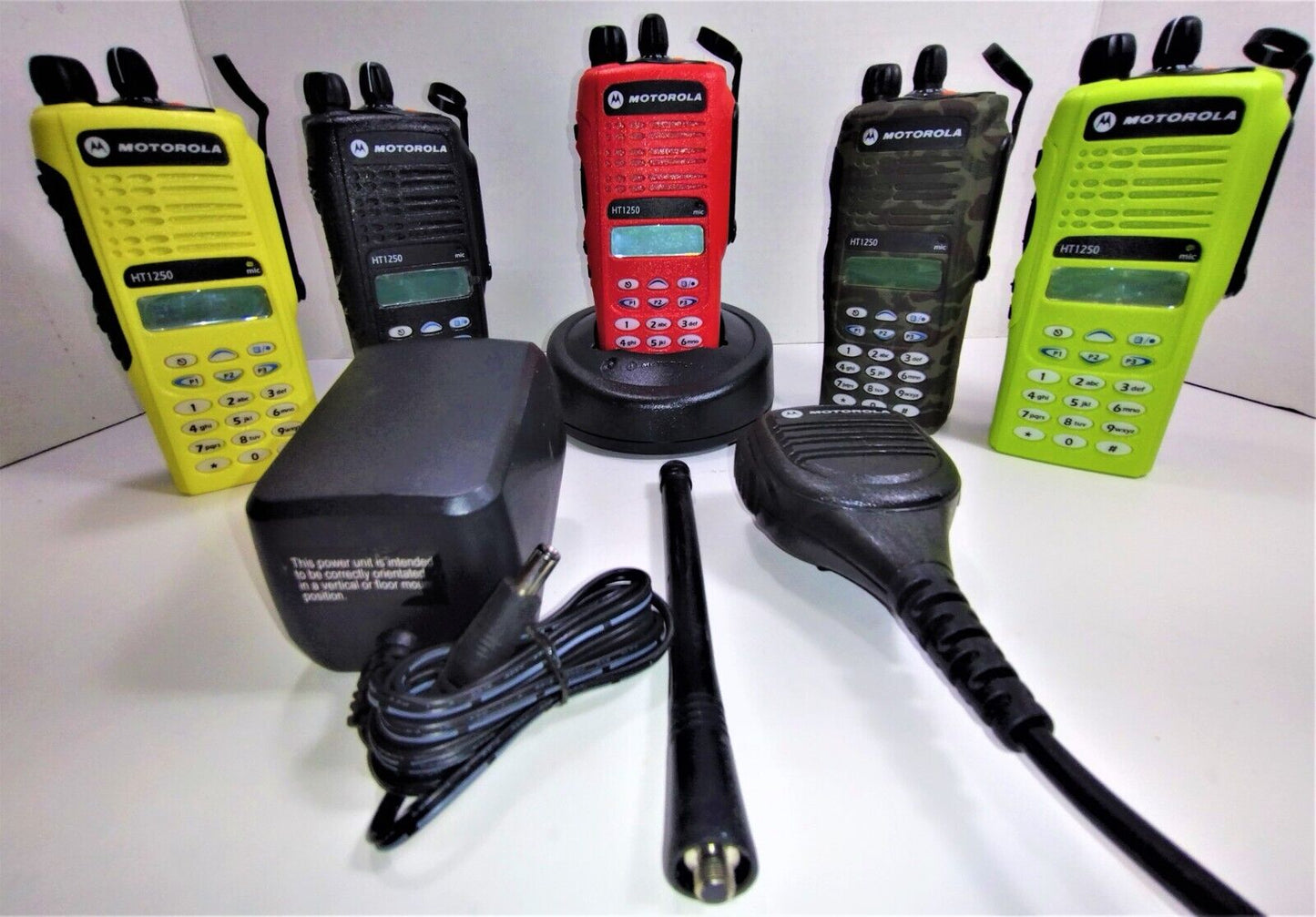 MOTOROLA HT1250 Model III UHF 403-470MHz 128ch 5w Two Way Radio AAH25RDH9AA6AN