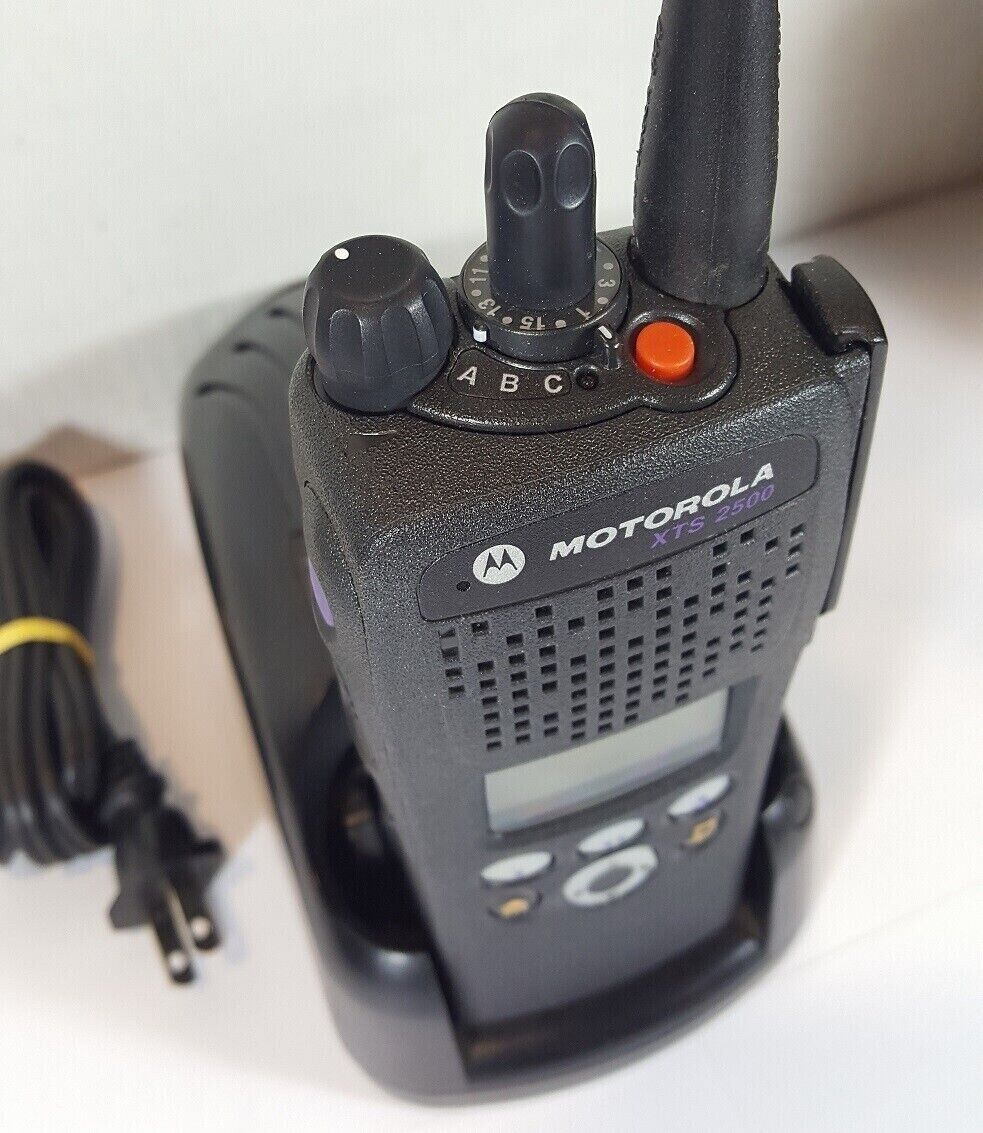 Motorola XTS2500 II UHF 380-470mhz Digital Radio H46QDF9PW6BN P25 Police