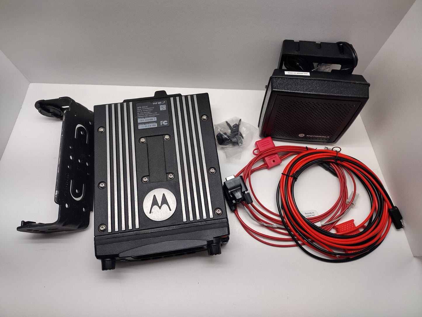 Motorola APX6500 P25 TDMA Phase II Digital VHF Mobile Radio M25KSS9PW1AN O513