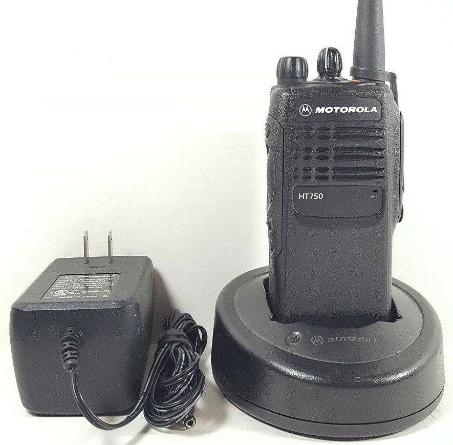 MOTOROLA HT750 VHF 136-174 MHz 16CH 5W Conventional Two-Way Radio AAH25KDC9AA3AN