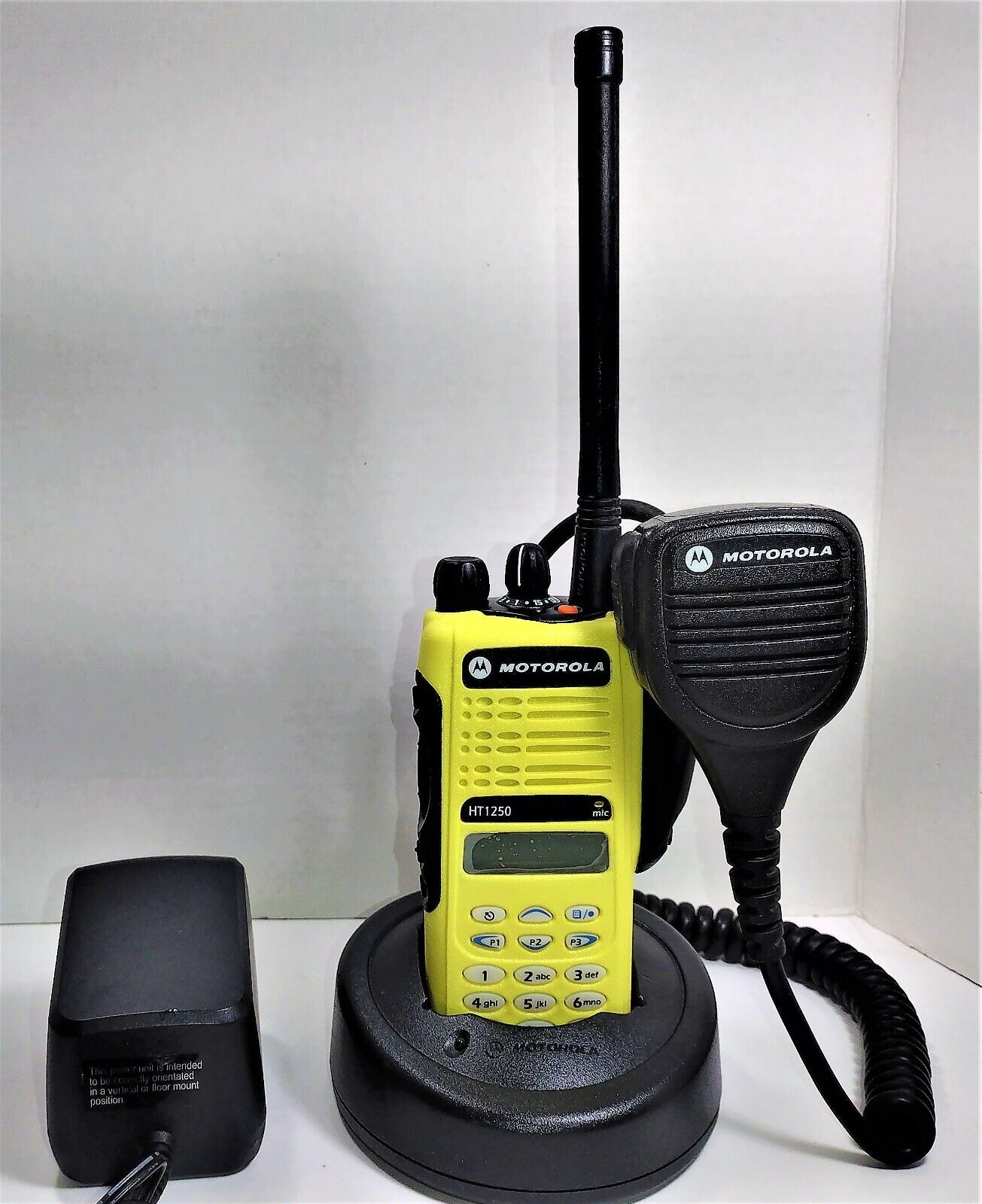 MOTOROLA HT1250 VHF 136-174mhz 128ch 5w Two Way Radio AAH25KDH9AA6AN