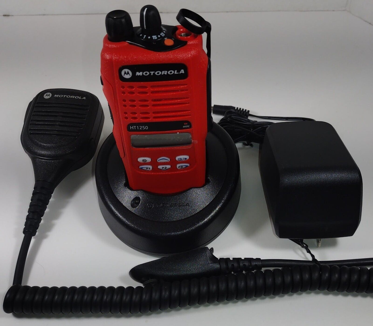 MOTOROLA HT1250 UHF 403-470 MHz Police Fire EMS Two-Way Radio AAH25RDF9AA5AN