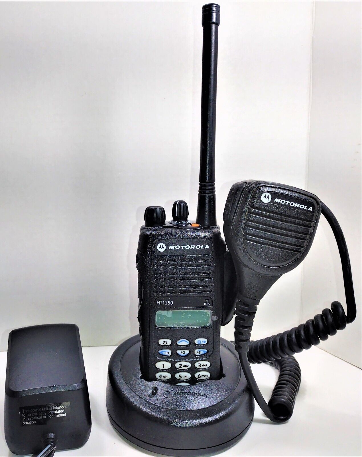 MOTOROLA HT1250 Model III  UHF 403-470MHz 128ch 5w Two Way Radio AAH25RDH9AA6AN