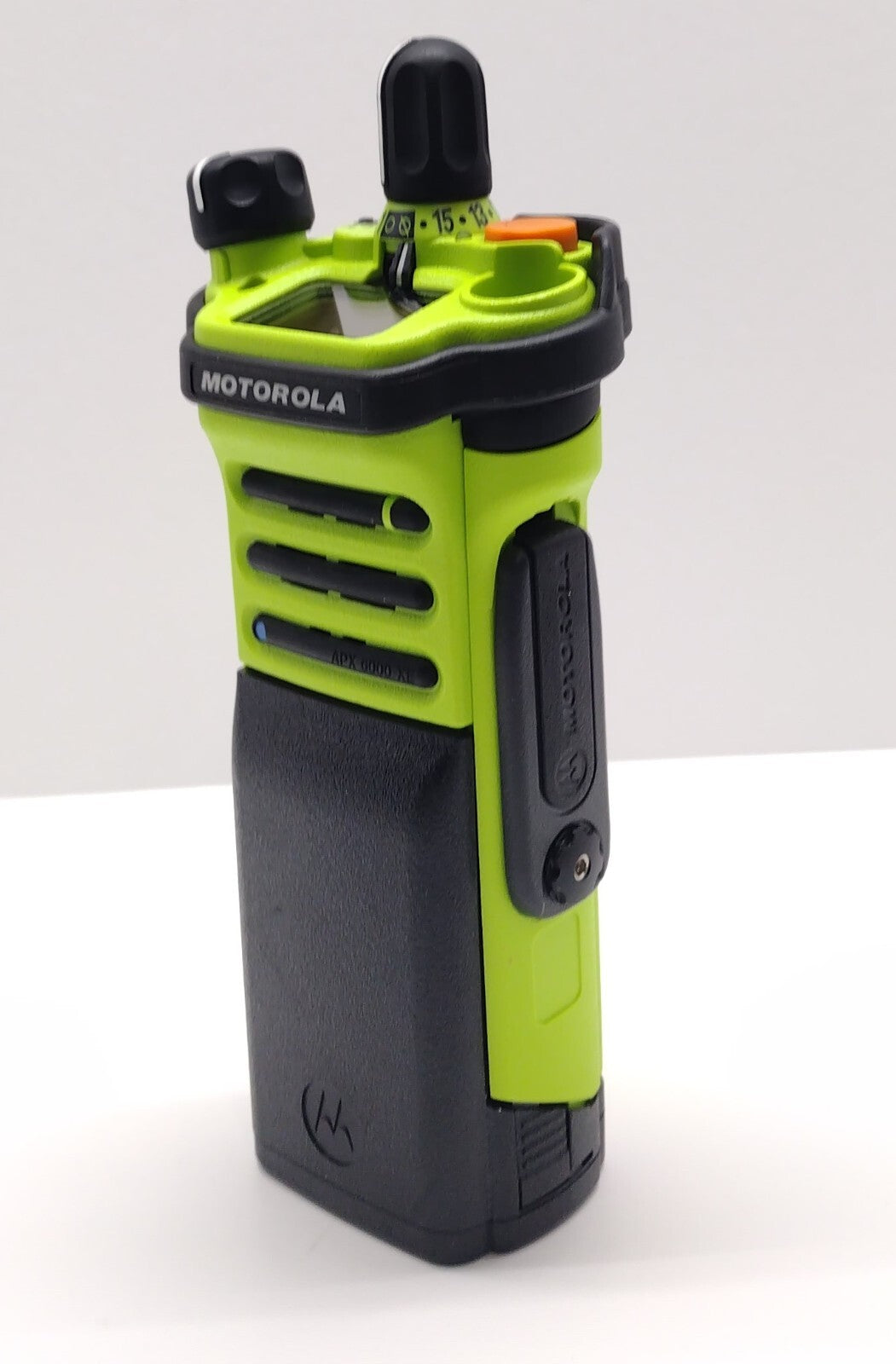 MOTOROLA APX6000XE MOD 2.5 H98UCF9PW6AN 7/800MHZ  TWO WAY RADIO P25 ADP6