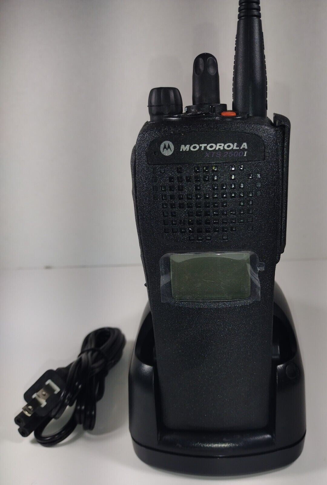 MOTOROLA XTS2500 1.5 UHF 380-470 MHz P25 DIGITAL TWO WAY Radio H46QDD9PW5BN ADP2
