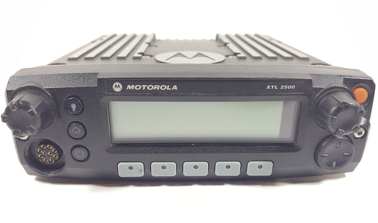 Motorola XTL2500 VHF 136-174 MHz 50 watt P25 Digital Mobile Radio M21KSM9PW1AN 2