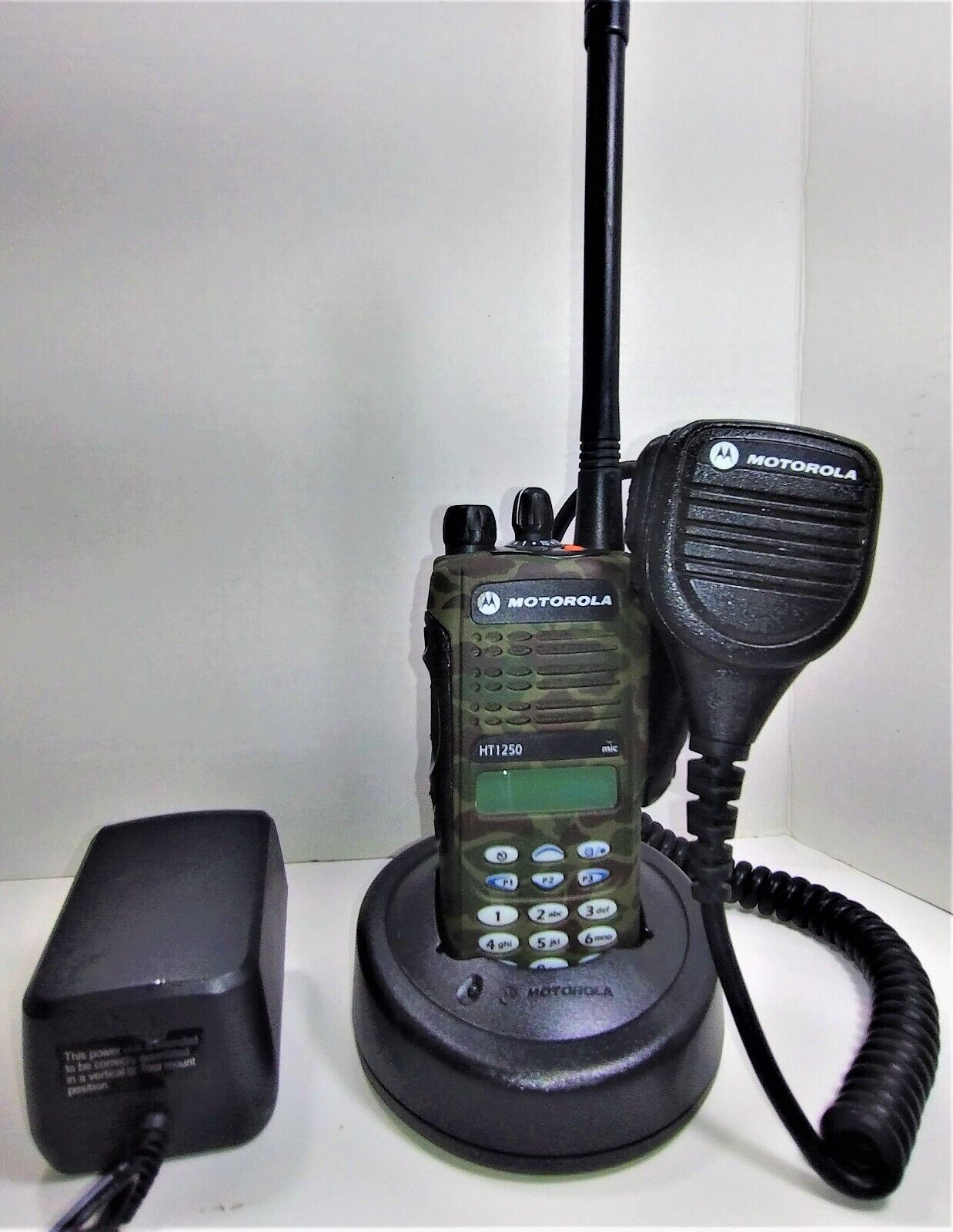 MOTOROLA HT1250 VHF 136-174mhz 128ch 5w Two Way Radio AAH25KDH9AA6AN