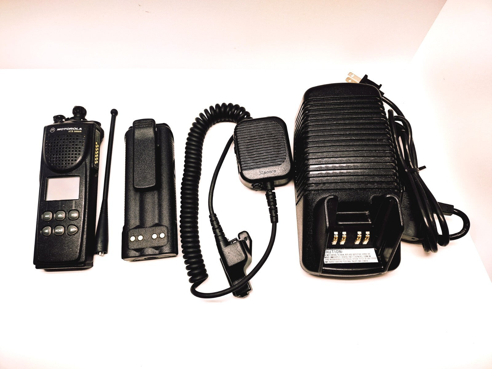 Motorola XTS 3000 16CH H09UCF9PW7BN 800MHz Two Way Radio & Accessory Kit2