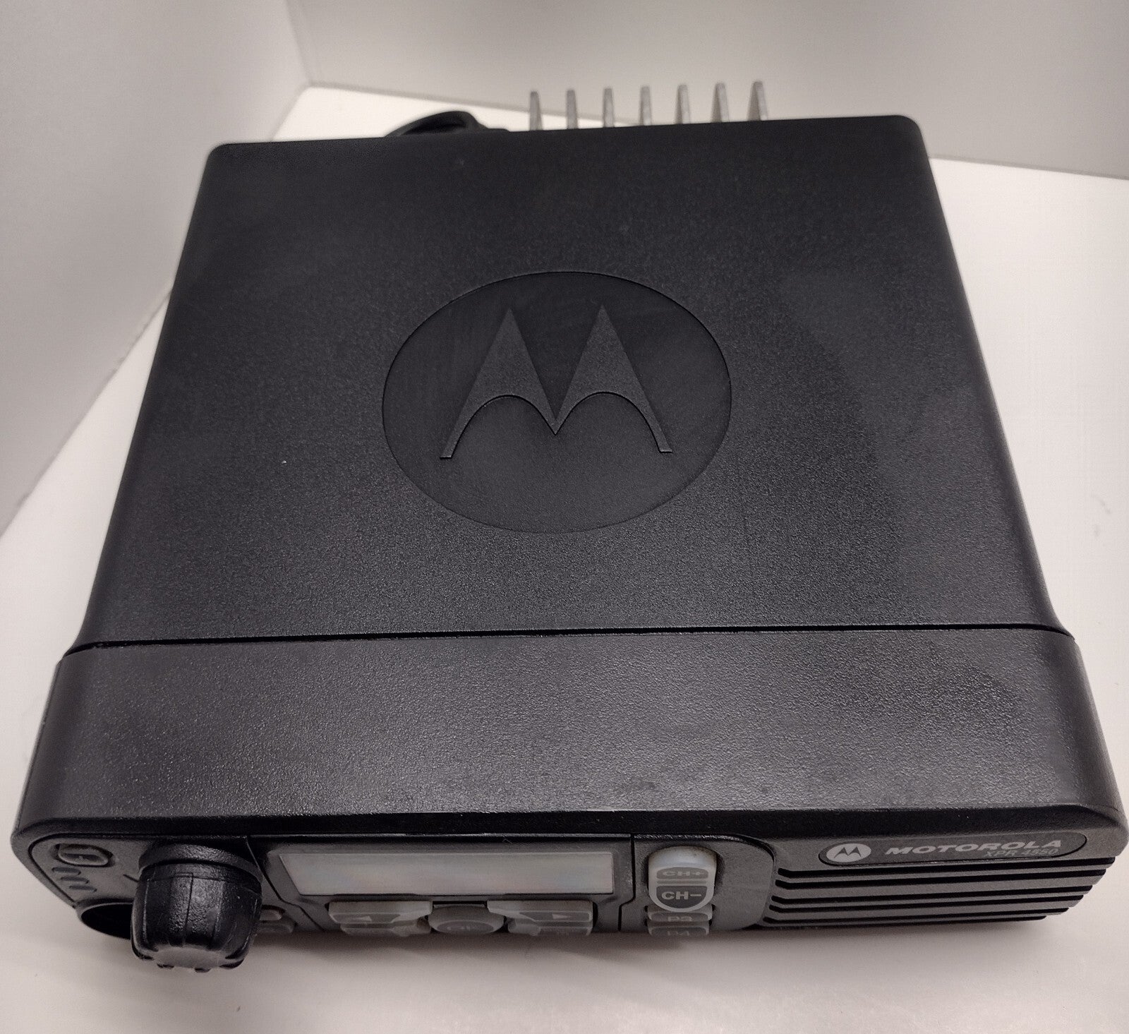 Motorola XPR4550 UHF 450-512 Mobile Two-Way Radio AAM27TRH9LA1AN & ACCESSORY KIT13