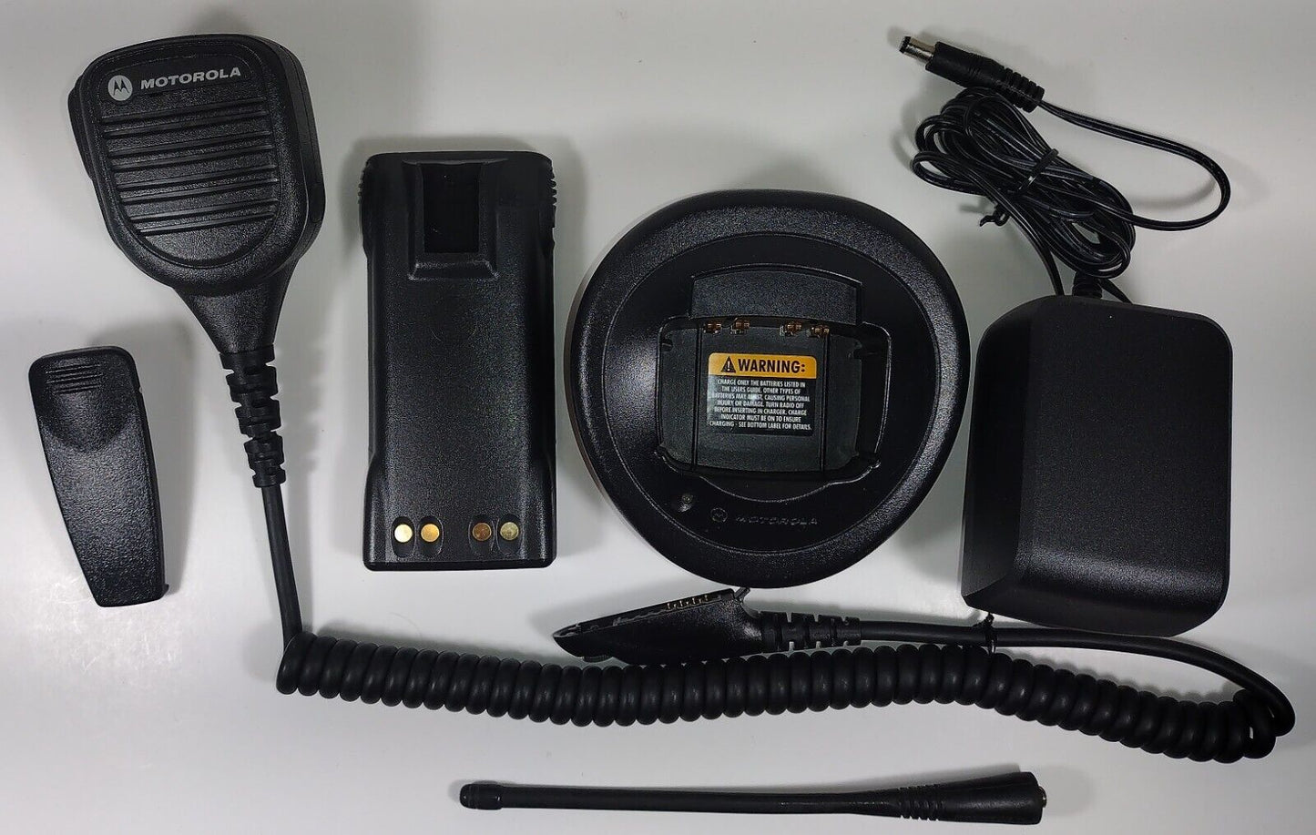 MOTOROLA HT1250 UHF 403-470 MHz Police Fire EMS Two-Way Radio AAH25RDF9AA5AN