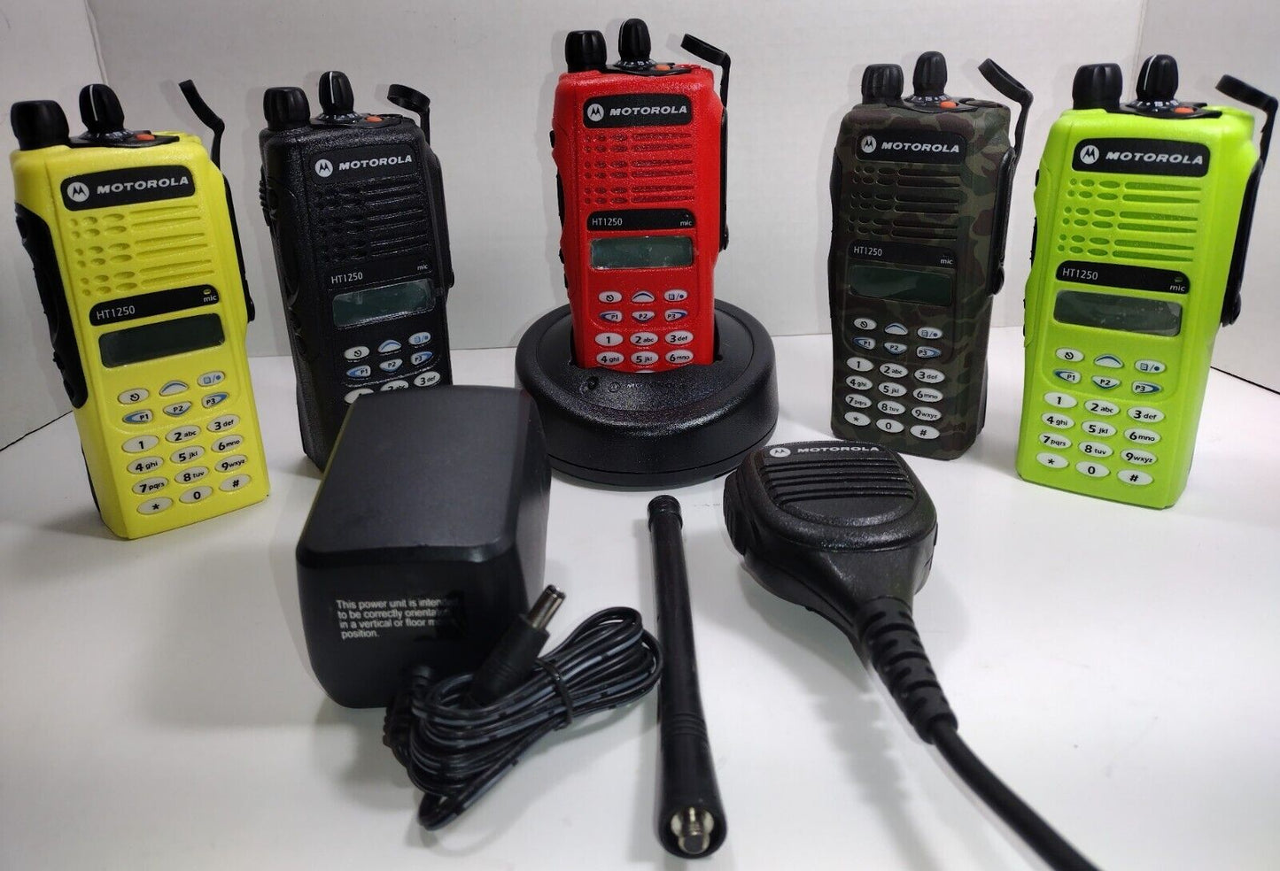 MOTOROLA HT1250 Model III  UHF 403-470MHz 128ch 5w Two Way Radio AAH25RDH9AA6AN