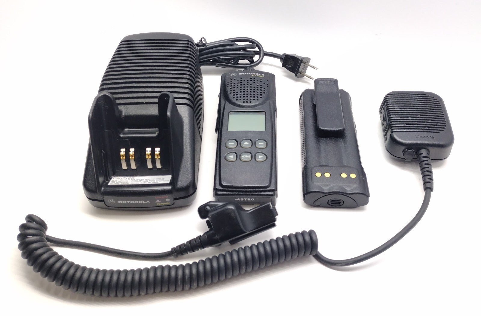 Motorola XTS 3000 16CH H09UCF9PW7BN 800MHz Two Way Radio & Accessory Kit11