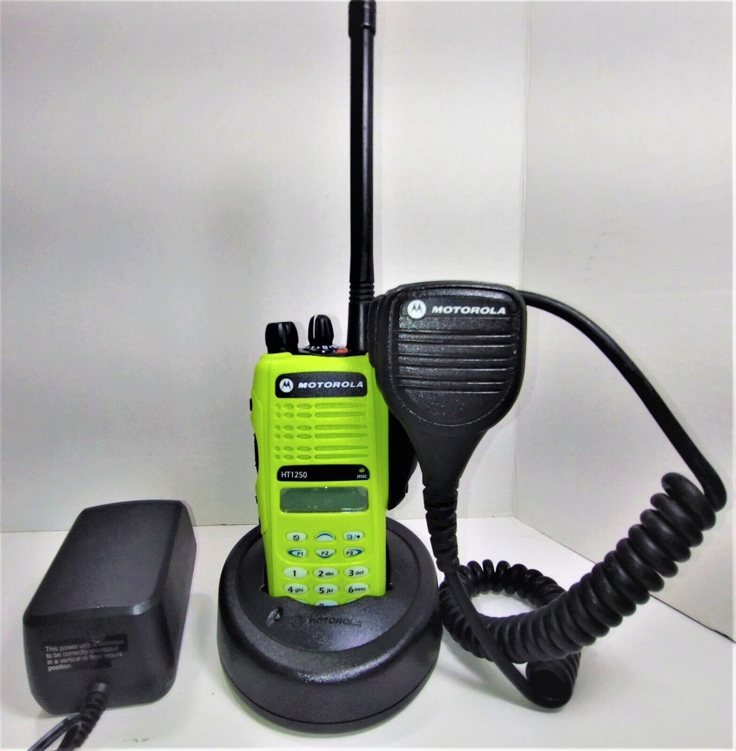 MOTOROLA HT1250 VHF 136-174mhz 128ch 5w Two Way Radio AAH25KDH9AA6AN