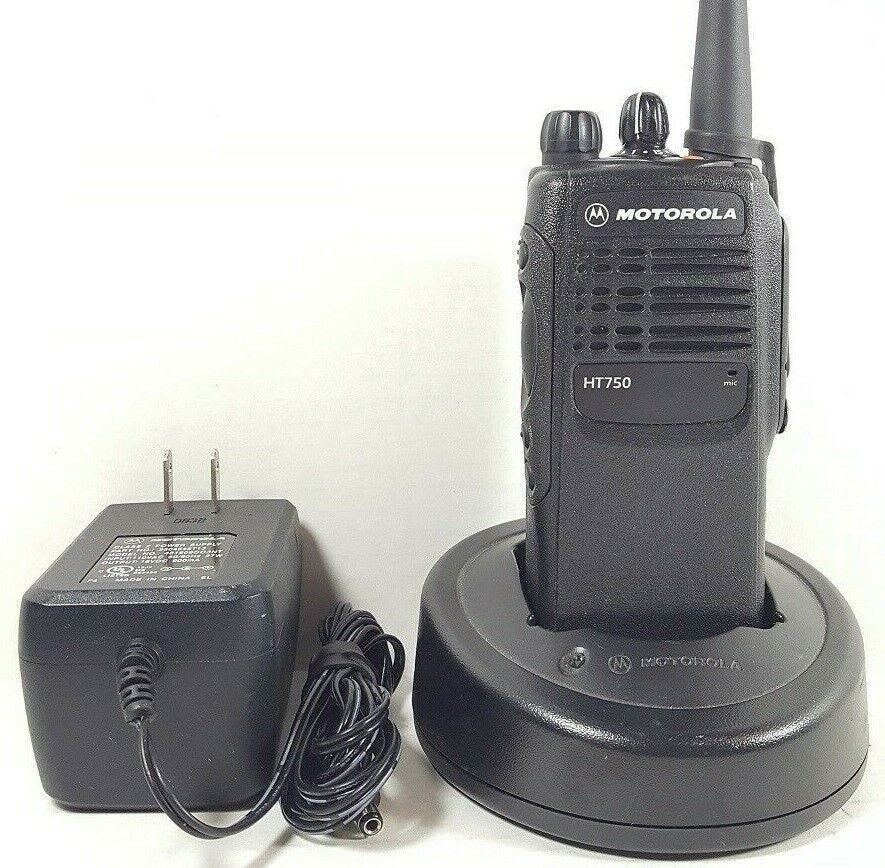 MOTOROLA HT750 VHF 136-174 MHz 16CH 5W Conventional Two-Way Radio AAH25KDC9AA3AN0