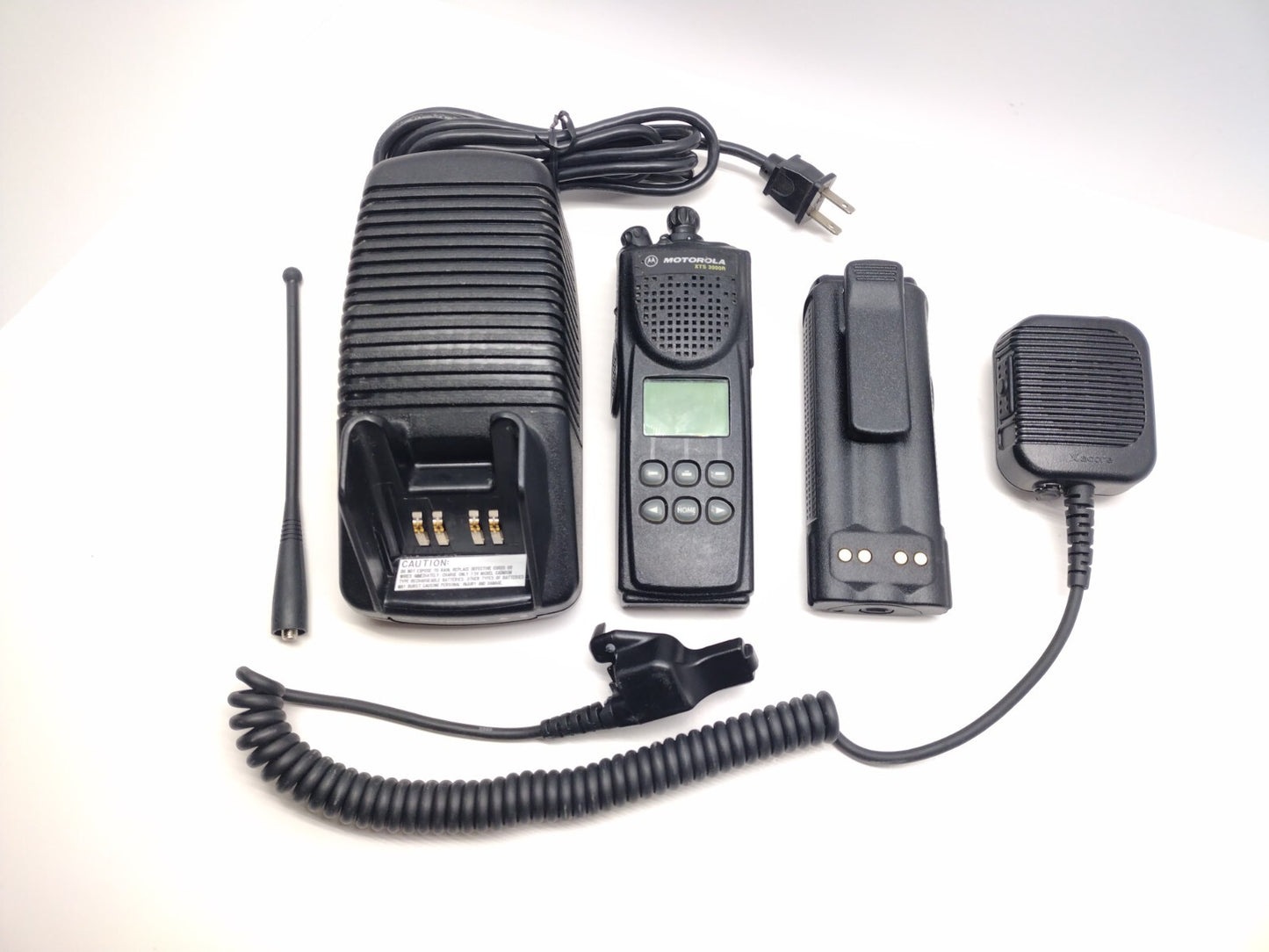 Motorola XTS 3000 16CH H09UCF9PW7BN 800MHz Two Way Radio & Accessory Kit10