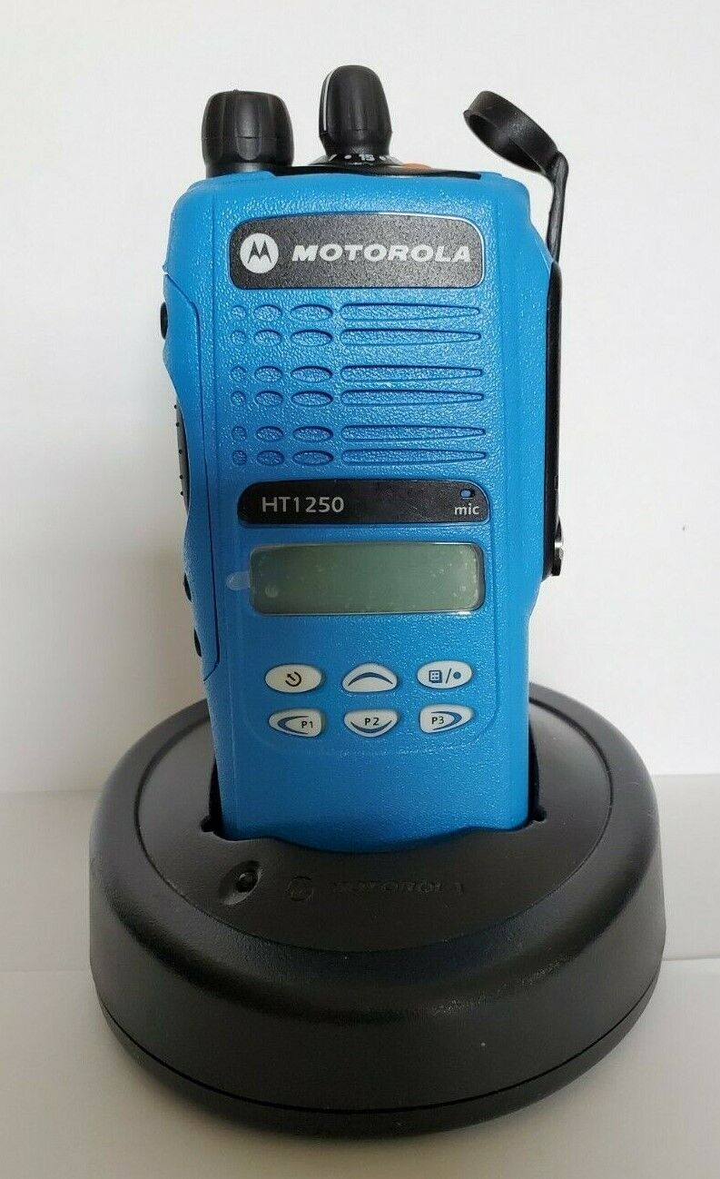 Motorola HT1250 UHF 403-470MHz 128CH 5W MDC 1200 Two-Way Radio AAH25RDF9AA5AN