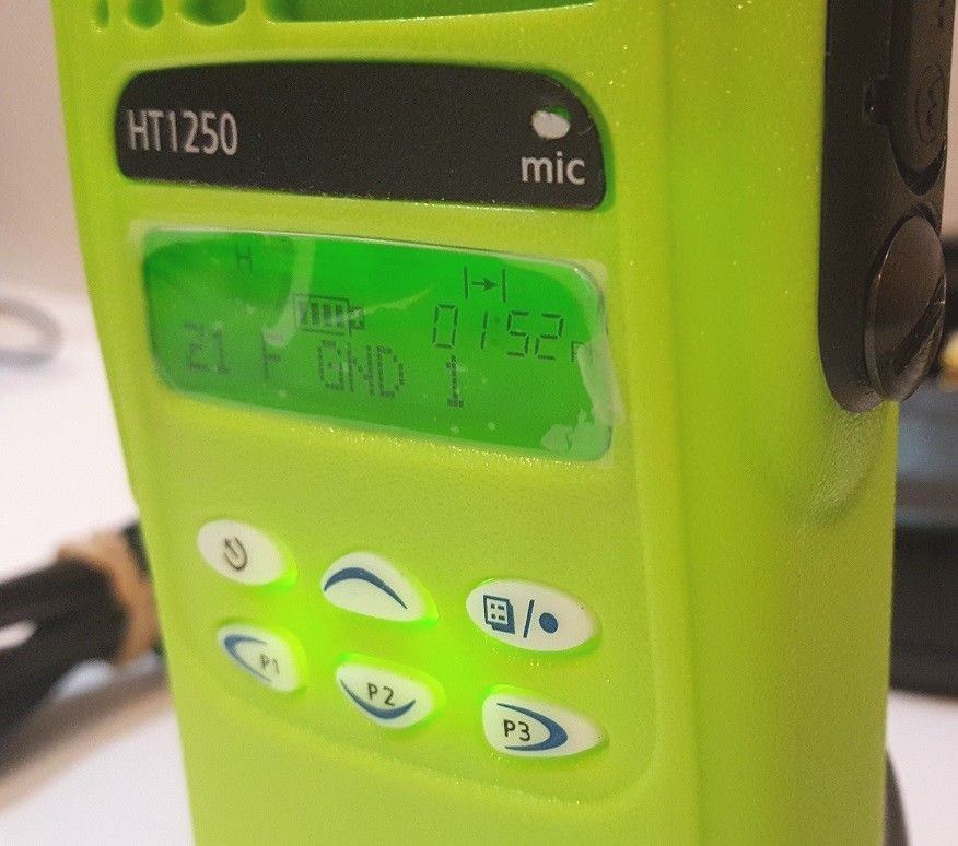 MOTOROLA HT1250 VHF 136-174MHz Police Fire EMS Two-Way Radio AAH25KDF9AA5AN2