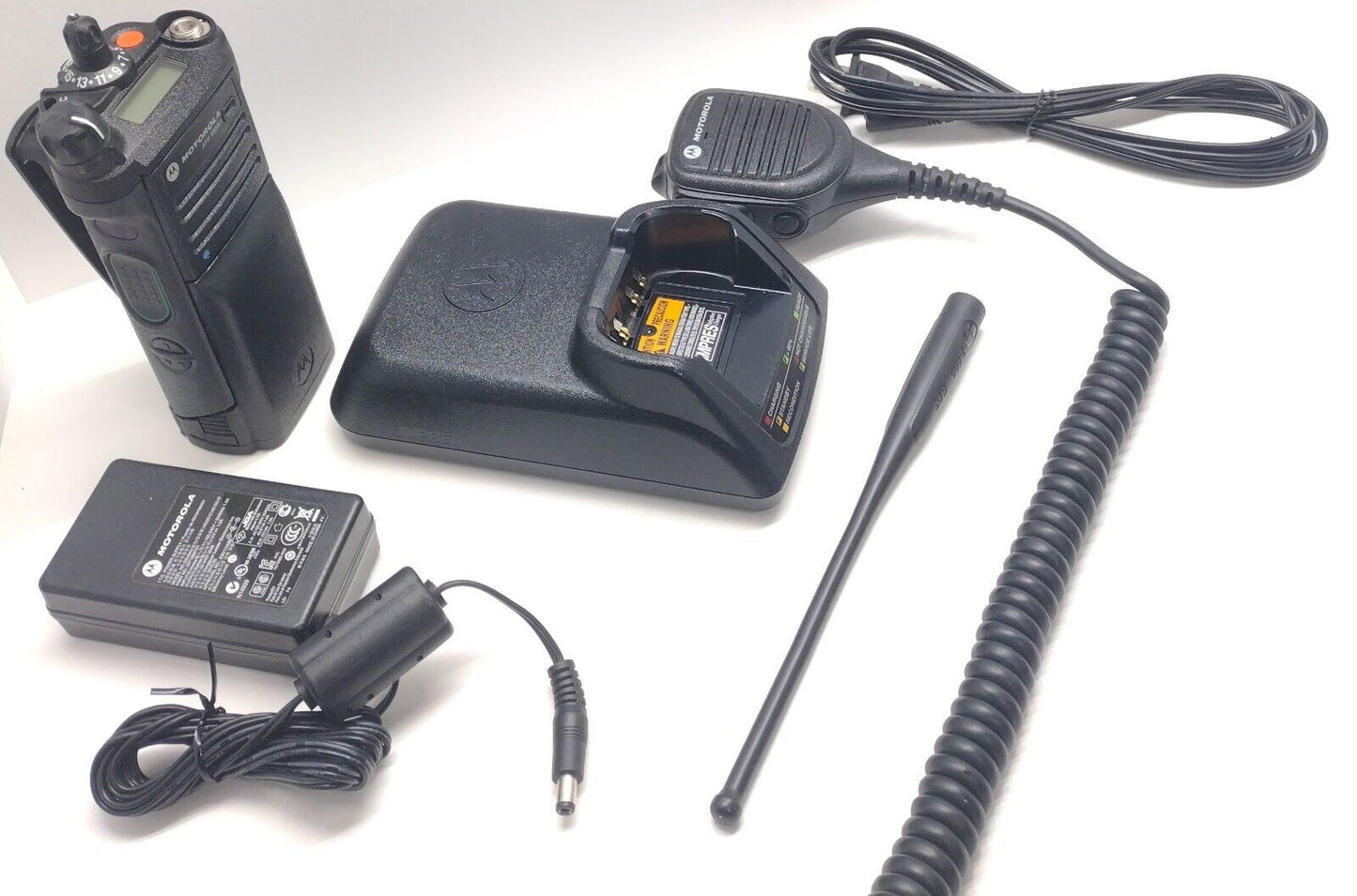 Motorola APX6000 1.5 Digital Two Way Radio P25 TDMA FDMA 7/800MHz H98UCD9PW5AN