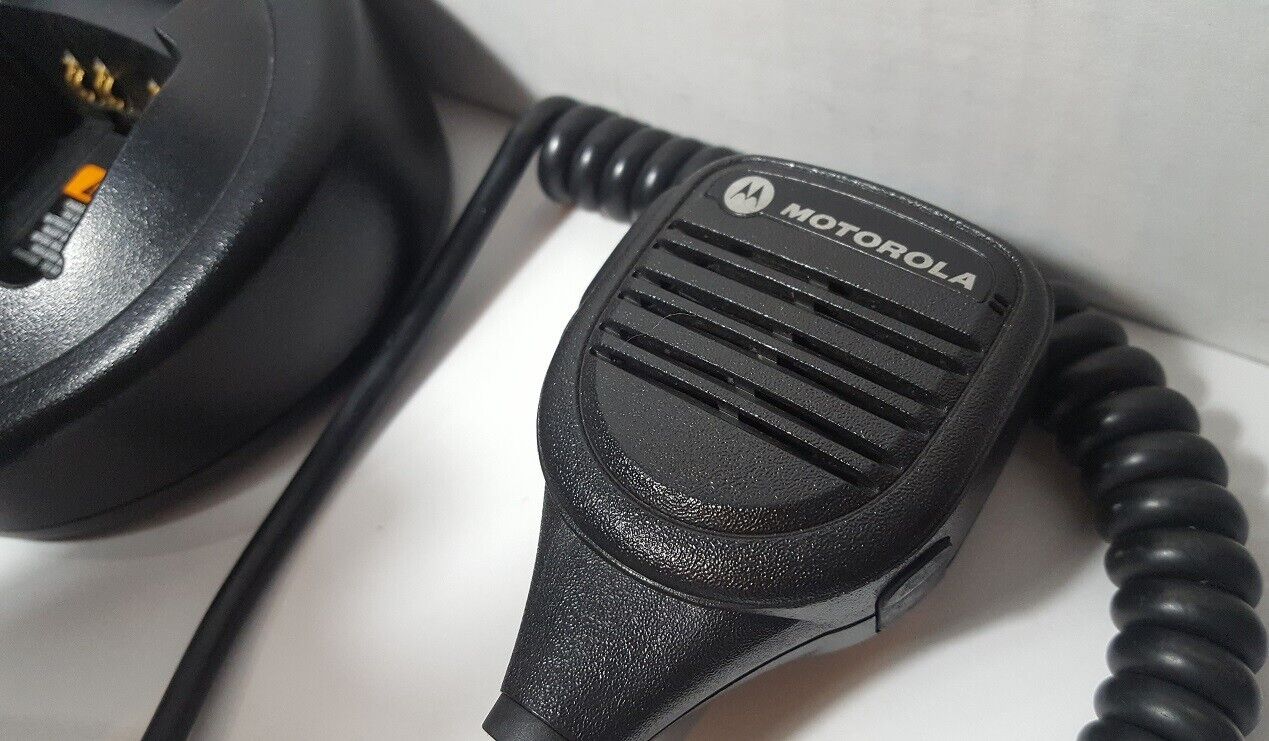 Motorola HT1250 VHF Two Way Radio 136-174 MHz MDC Full Keypad AAH25KDH9AA6AN