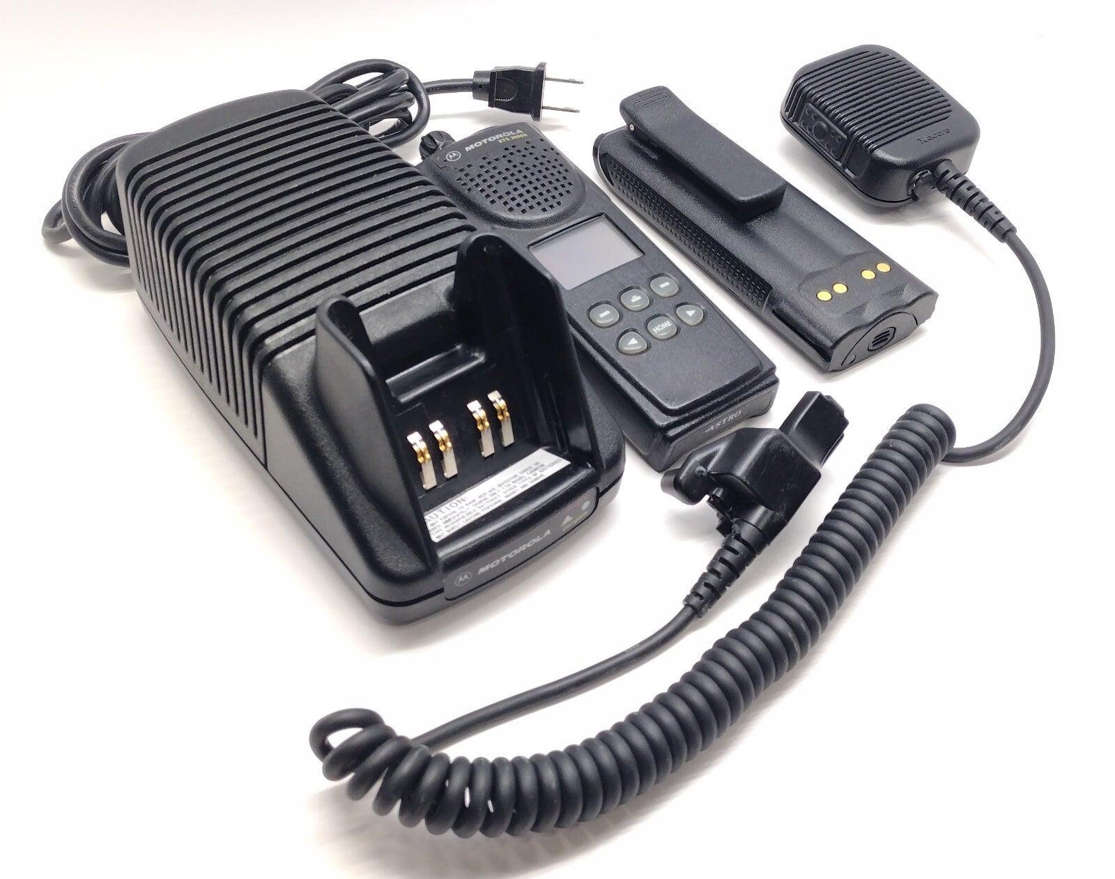 Motorola XTS 3000 16CH H09UCF9PW7BN 800MHz Two Way Radio & Accessory Kit0