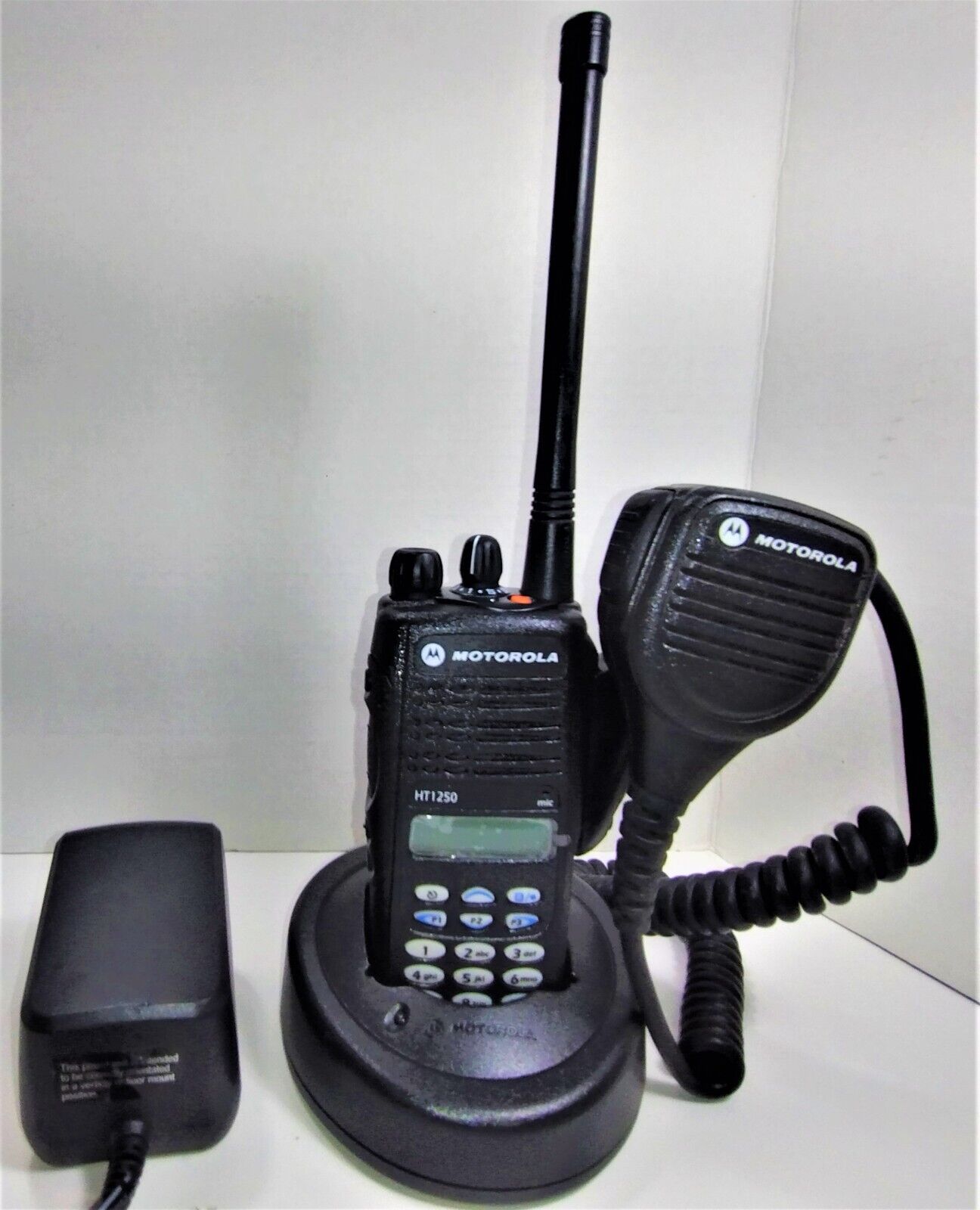 MOTOROLA HT1250 VHF 136-174mhz 128ch 5w Two Way Radio AAH25KDH9AA6AN