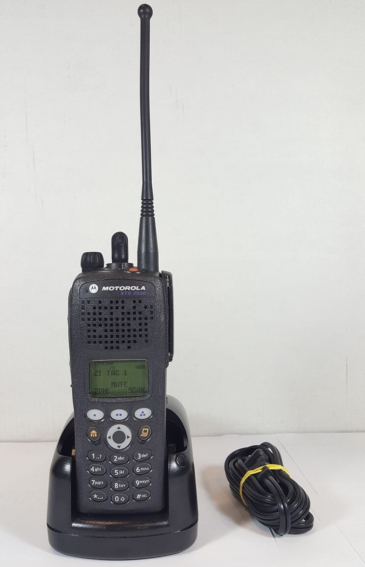 MOTOROLA XTS2500 III UHF 380-470 MHz P25 Digital Two-Way Radio H46QDH9PW7BN XTS0