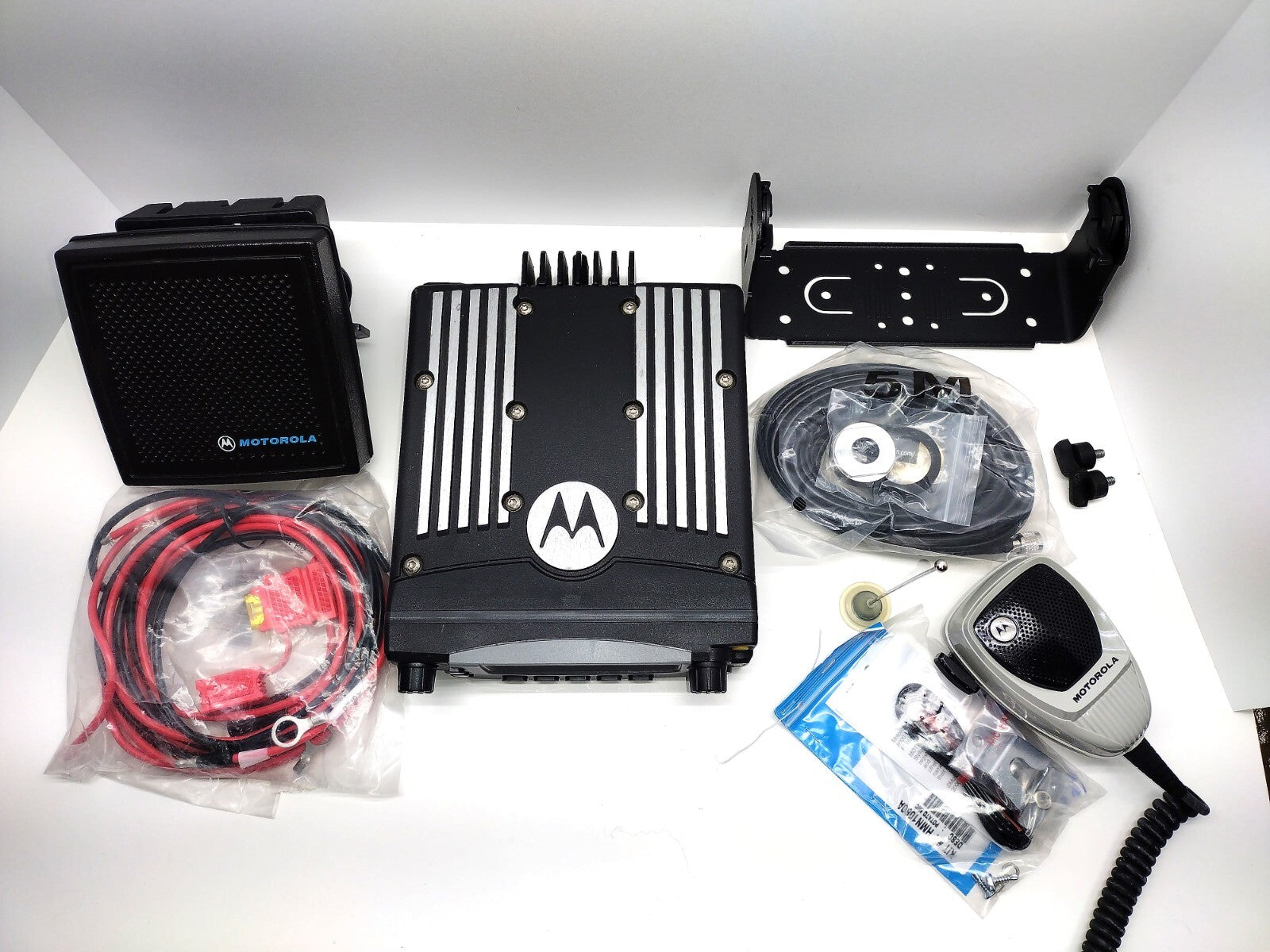 Motorola XTL5000 DIGITAL MOBILE RADIO UHF 450-520 MHz M20SSS9PW1AN & Accessories10