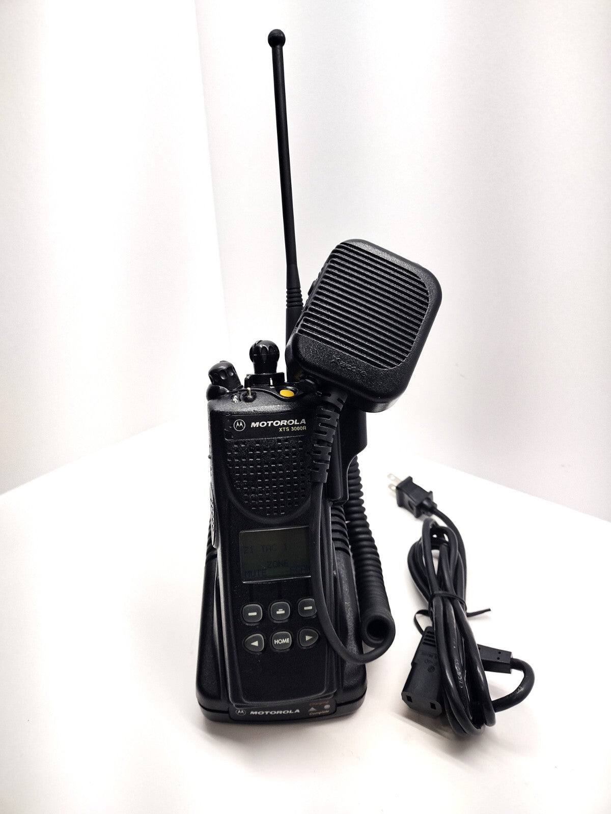 Motorola XTS 3000 16CH H09UCF9PW7BN 800MHz Two Way Radio & Accessory Kit3