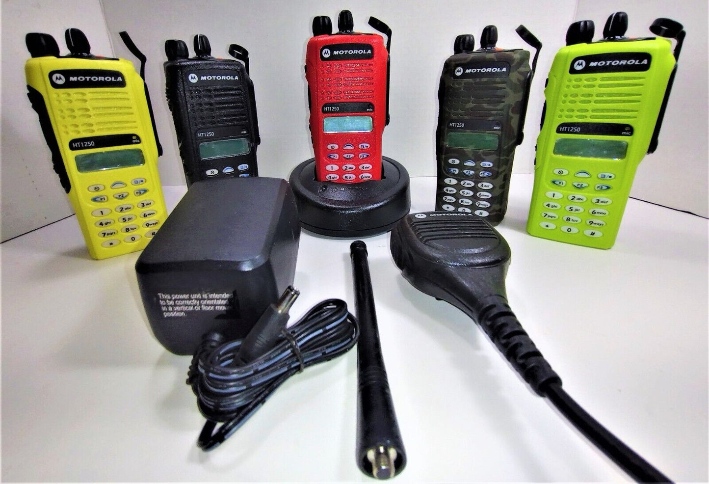 MOTOROLA HT1250 VHF 136-174mhz 128ch 5w Two Way Radio AAH25KDH9AA6AN