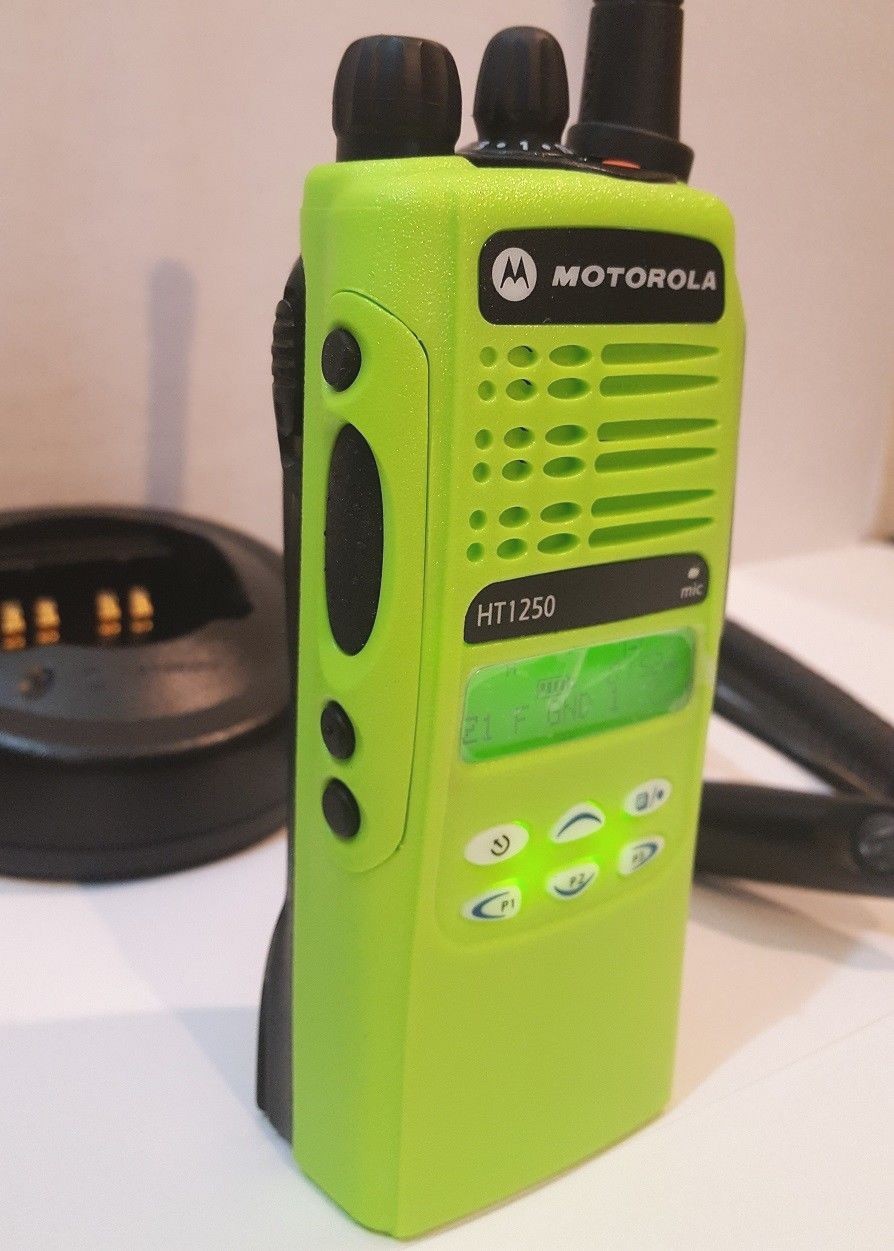 MOTOROLA HT1250 VHF 136-174MHz Police Fire EMS Two-Way Radio AAH25KDF9AA5AN0
