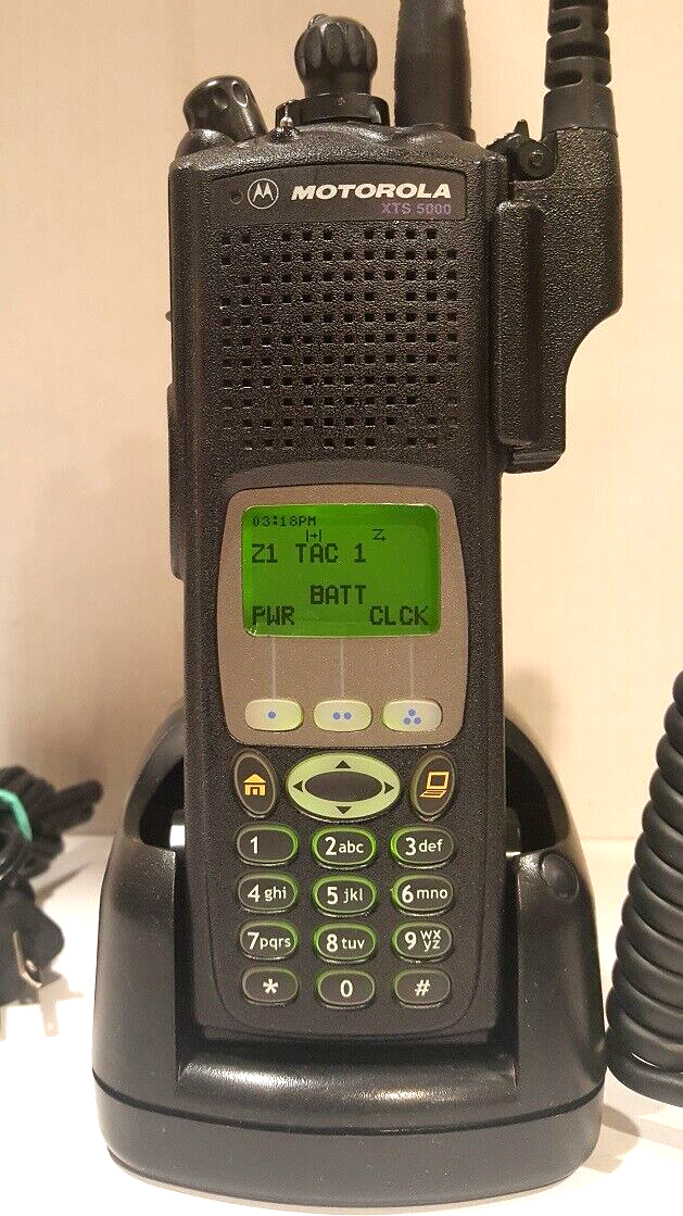MOTOROLA XTS5000 III 380-470 MHz P25 Police Fire EMS Radio H18QDH9PW7AN with AES2