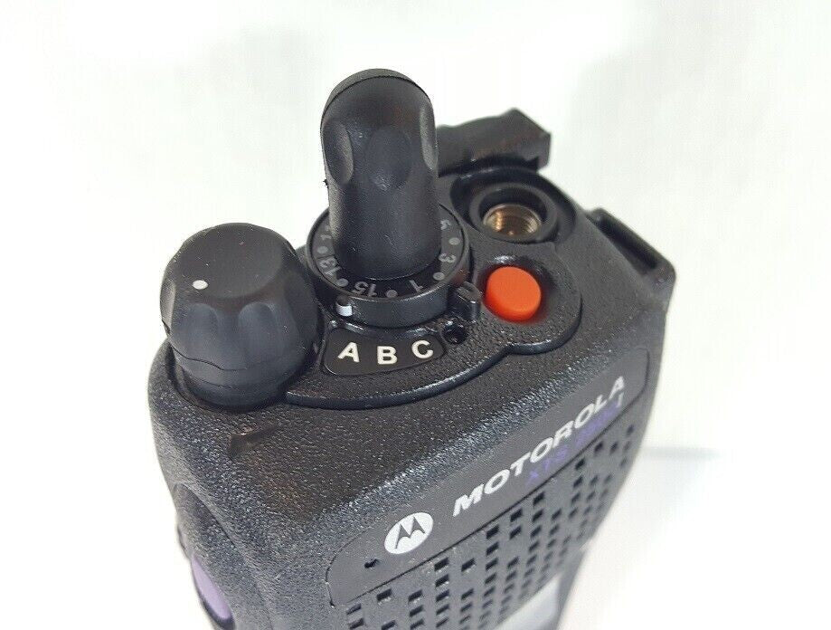 MOTOROLA XTS2500 1.5 UHF 380-470 MHz P25 DIGITAL TWO WAY Radio H46QDD9PW5BN AES2