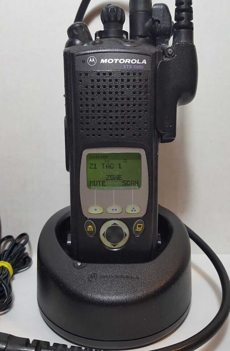 MOTOROLA XTS5000 700 800 MHz P25 Digital Police Fire EMS RADIO H18UCF9PW6AN