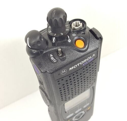 MOTOROLA XTS5000 UHF 450-520 MHz Digital P25 Police Fire EMS Radio  H18SDF9PW6AN