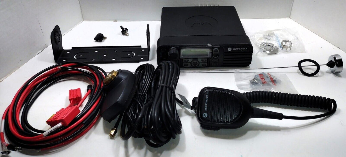Motorola XPR4550 UHF403-470 Mobile Two-Way Radio AAM27QPH9LA1AN & ACCESSORY KIT